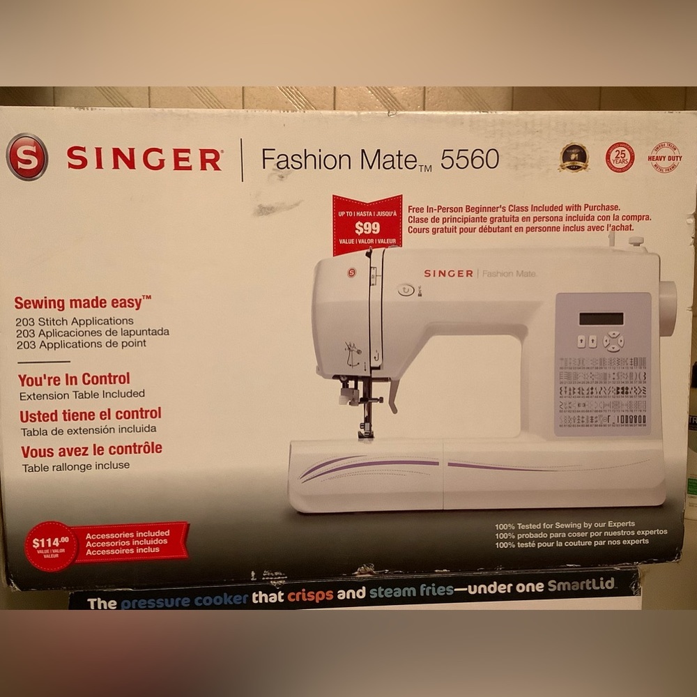 SINGER SEWING MACHINE FASHION MATE 5560